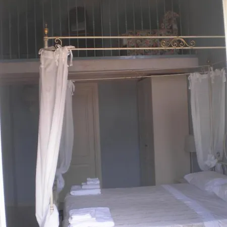 Giulia Bed & Breakfast 3*